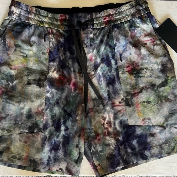 NWT Mens Lululemon Athletica  multi color Bowline 8in short Sz Lg - Picture 3 of 11